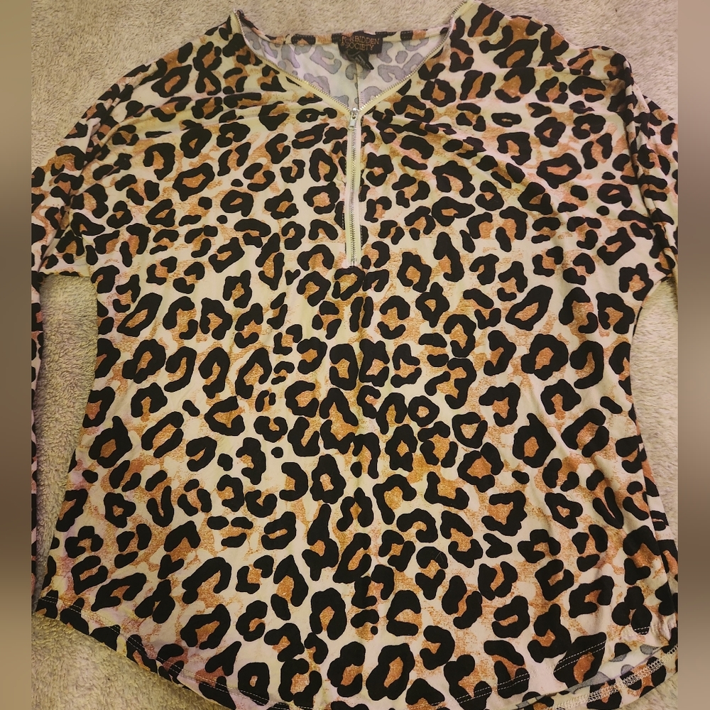 Forbidden Society Cheetah Print Long Sleeve top with zipper accent L Large EUC